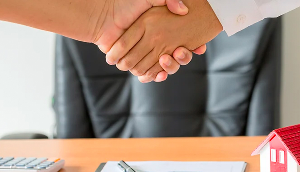 home loan contract hand shake