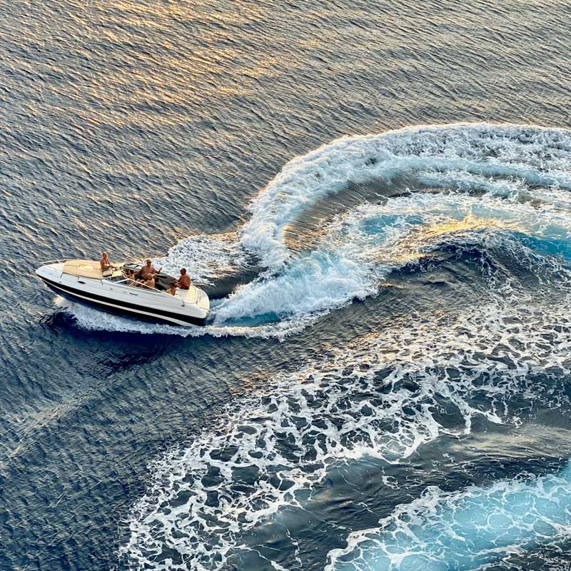 boat-loans-and-boat-financing-at-allegiance-credit-union-with-online-applications-boat-full-of-friends-making-waves