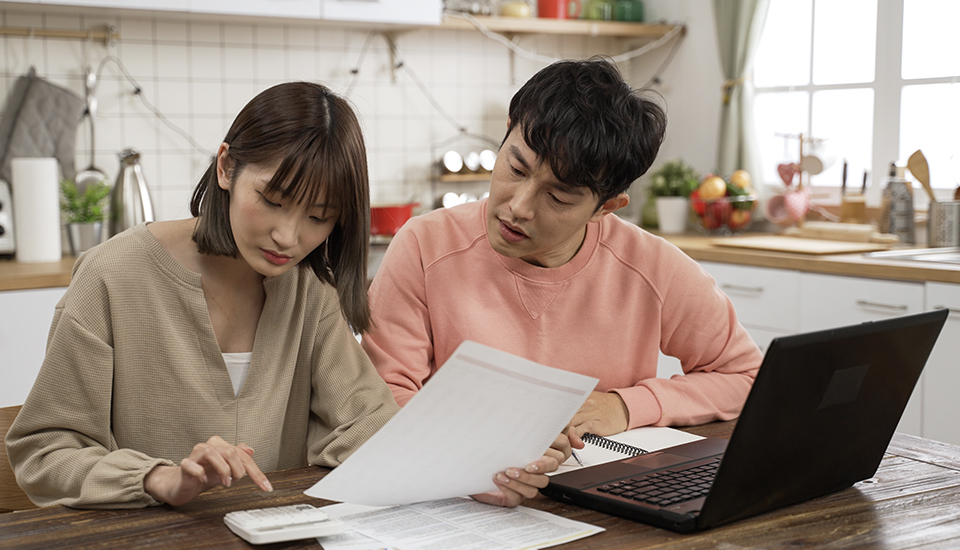 couple reviewing what costs to cut due to financial hardship